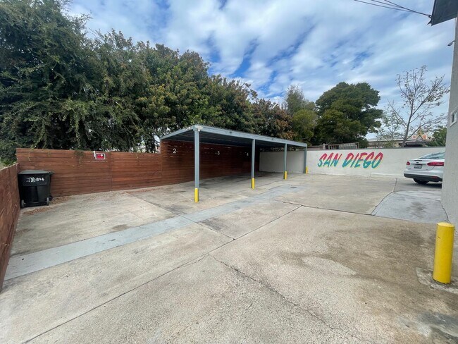 Building Photo - Updated 1 Bedroom 1 Bathroom apartment in San Diego