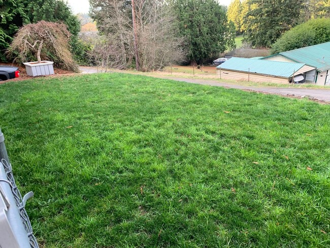 Building Photo - Home in West Bremerton with Fenced Yard