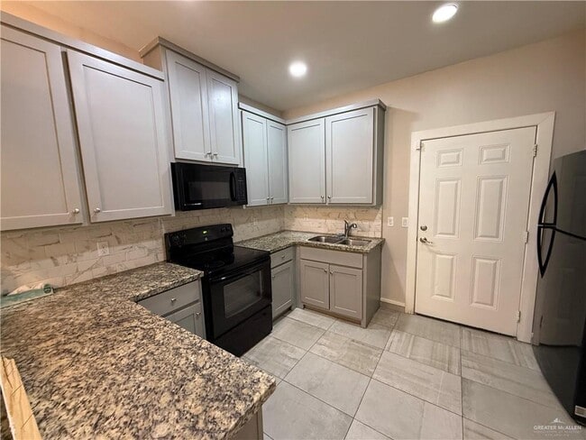 Building Photo - 13 Peabody Ave