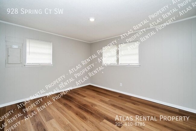 Building Photo - 928 Spring Ct SW