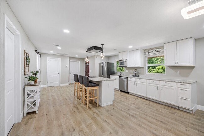 Building Photo - 10928 L&M Rd