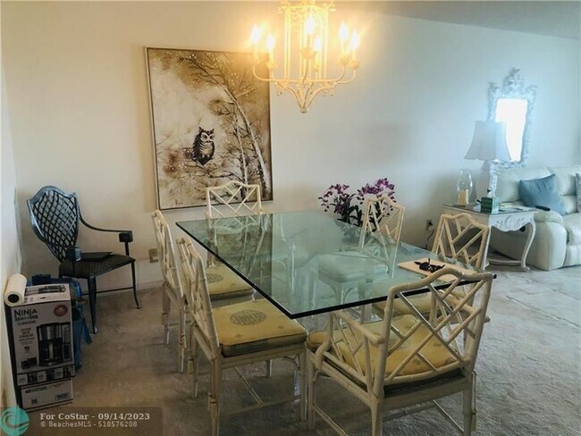 Building Photo - 1523 E Hillsboro Blvd