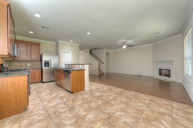 Building Photo - 10 Quillwood Pl