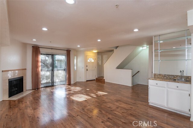 Building Photo - 2930 Montrose Ave