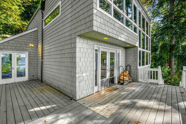 Building Photo - Outstanding Lake Sammamish Views. Private ...