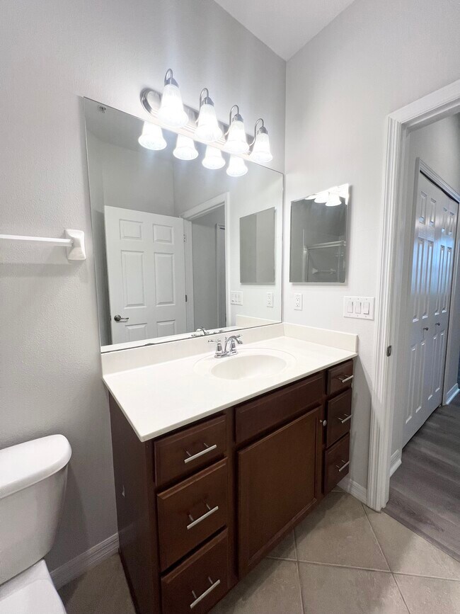 Master Bathroom - 5427 Soapstone Pl