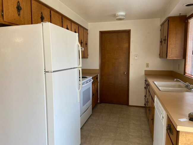 Building Photo - 2772el