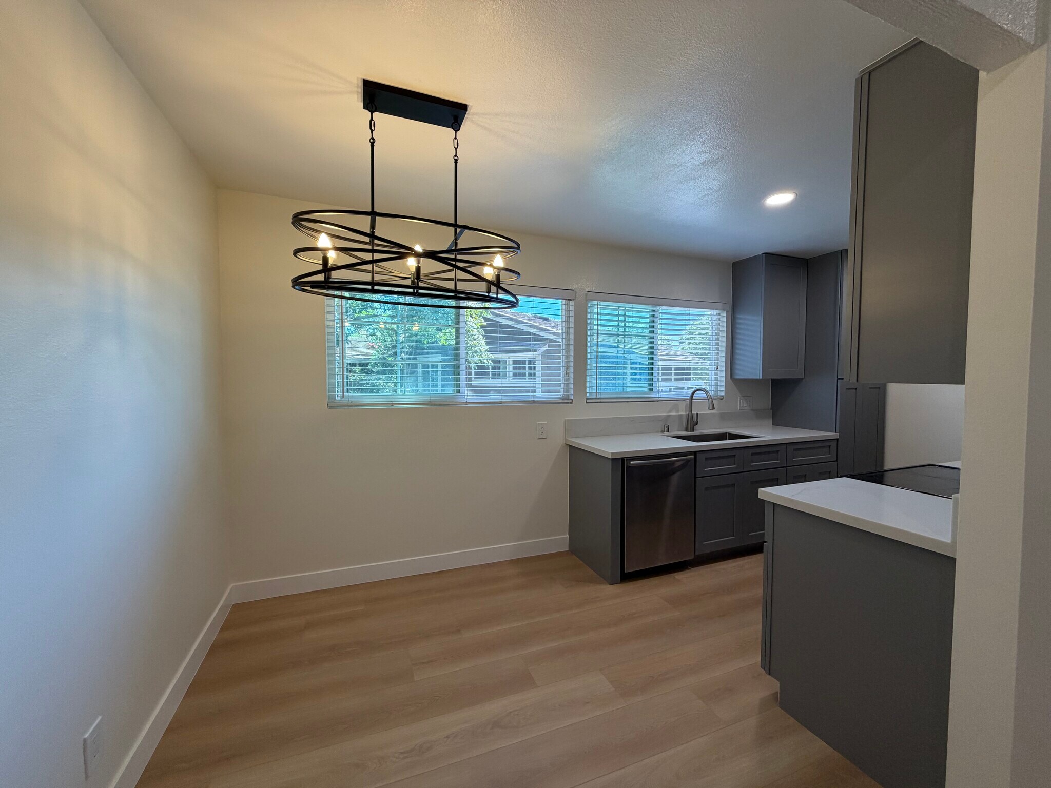 Building Photo - 170 Streamwood