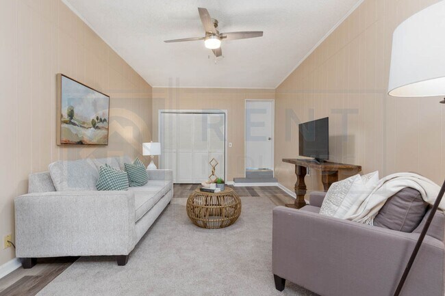 Building Photo - 2532 Parkwood Dr