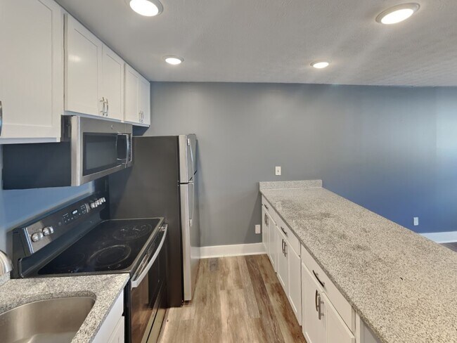 Building Photo - 107 E 16th Ave