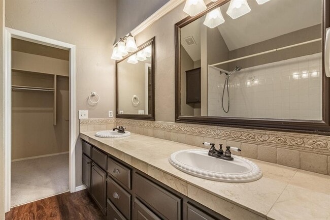 Building Photo - 904 Merlin Cir