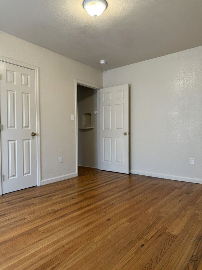 Building Photo - Cozy 3 bedroom/1 bath for rent