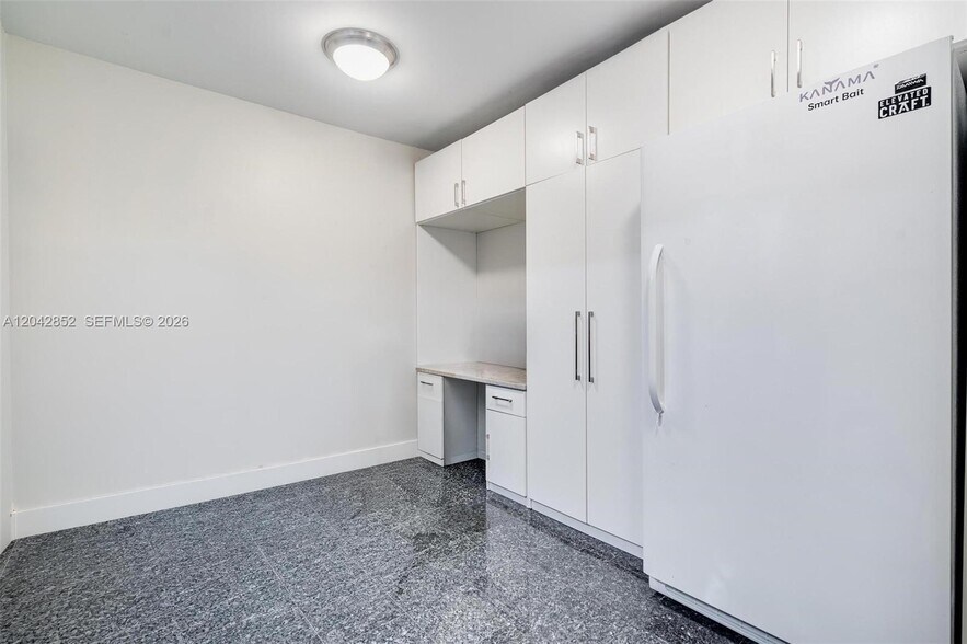 Building Photo - 1581 Brickell Ave