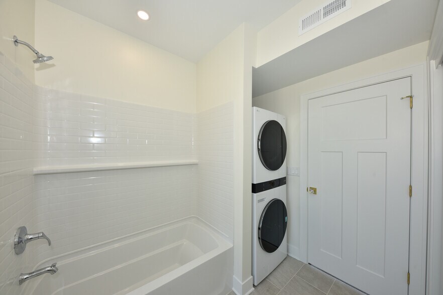 Tub/Shower and Laundry - 104 E Prospect St