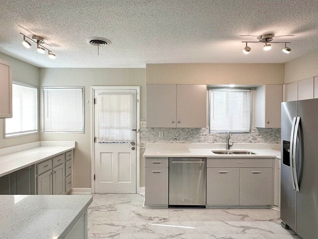 Building Photo - 141 N White Station Rd