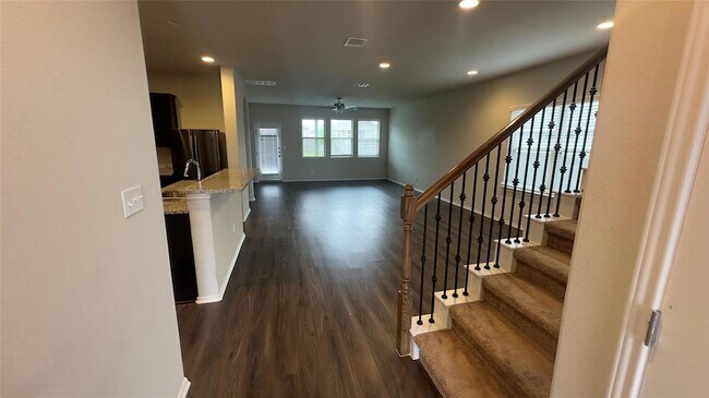 Building Photo - 129 Goldfinch Dr