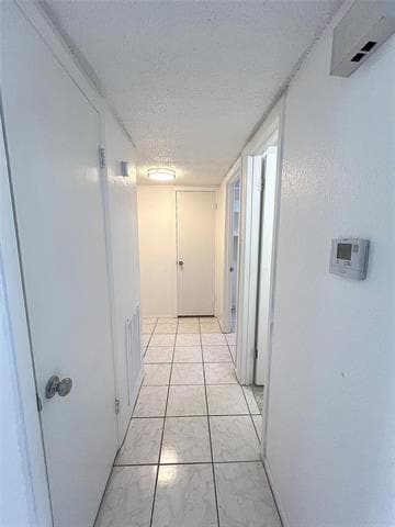 Building Photo - 2805 Meadow Park Dr
