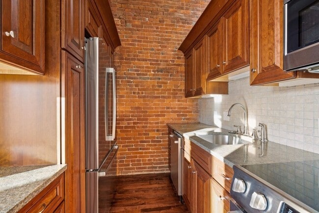 Building Photo - 32 Hancock St