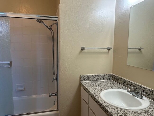 Building Photo - 2 bed 2 bath Santa Clara Condo Near Kaiser now available