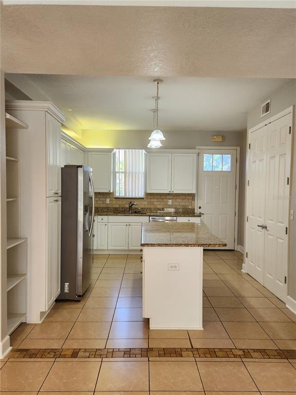 Building Photo - 615 Founders Dr