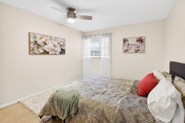 Building Photo - 173 Flanders C