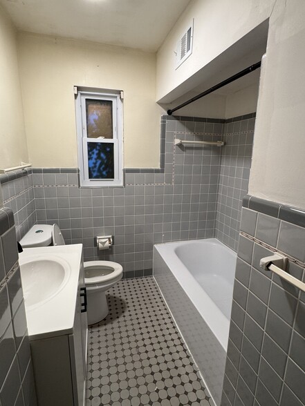 Bathroom - 6803 Plainfield Rd