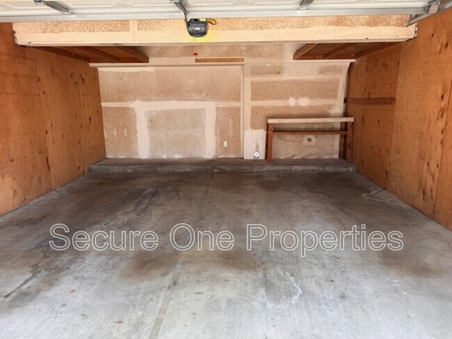 Building Photo - 2869 Instone Ct