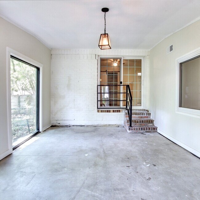 Building Photo - 5708 Flamingo Ct