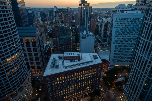 Building Photo - 111 E Chestnut St