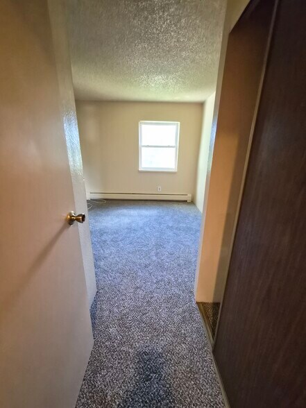 Building Photo - 1200 Golden Cir