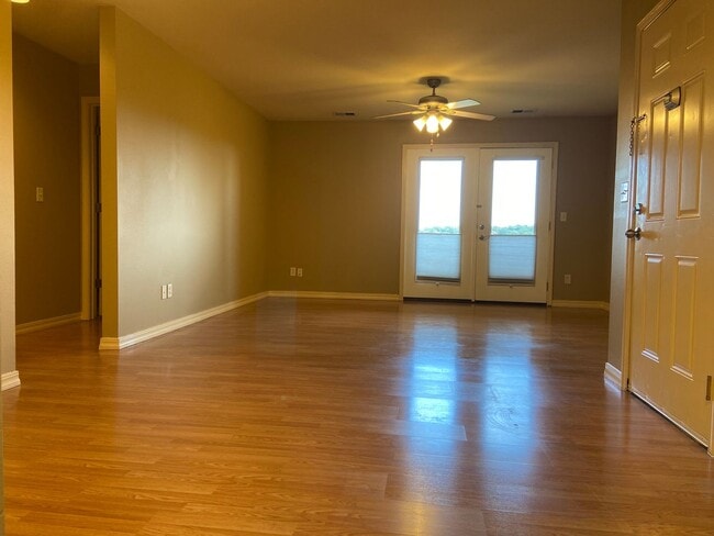 Building Photo - Condominium in Sycamore Ridge