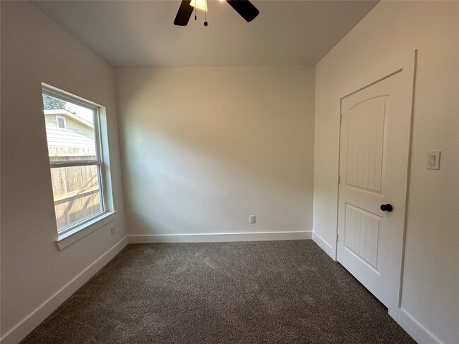 Building Photo - 243 Broadhurst Dr