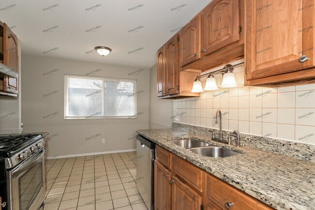 Building Photo - 2404 Burchard Dr