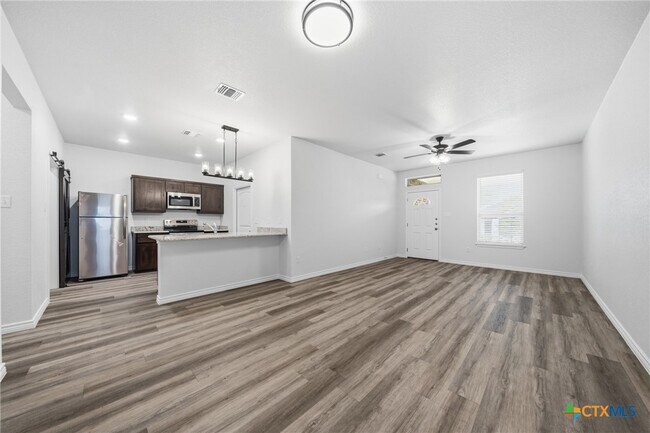 Building Photo - 126 Leon Ln