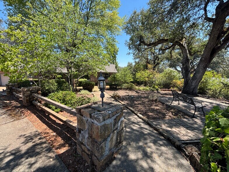 Building Photo - 2699 Westwood Dr