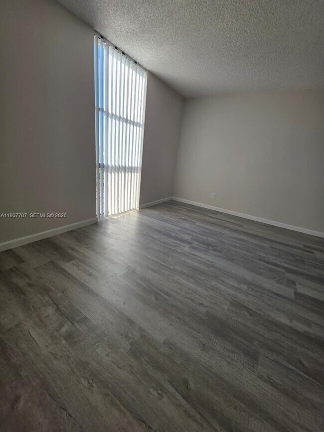 Building Photo - 13499 Biscayne Blvd