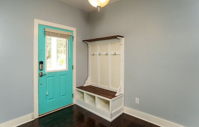 Building Photo - Home on Ladies Island