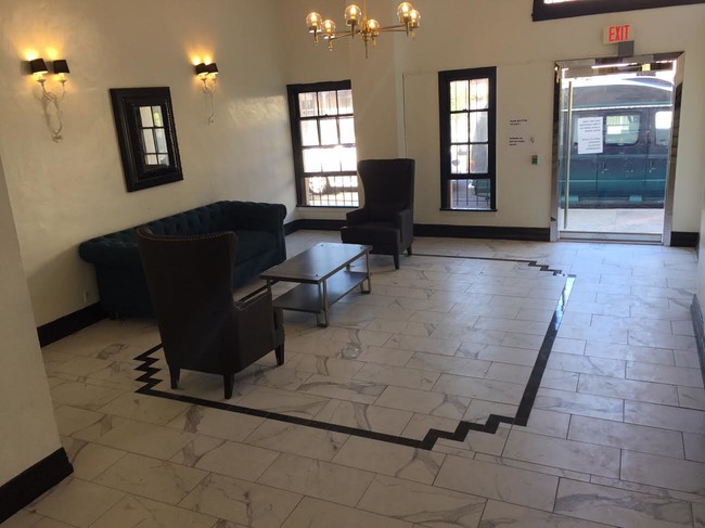 Lobby - Guntharp Apts...Newly Remodeled Gorgeous A...