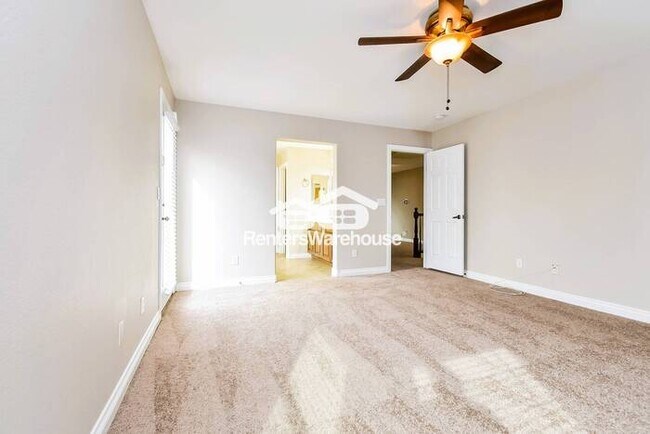 Building Photo - 989 Crescent Falls St