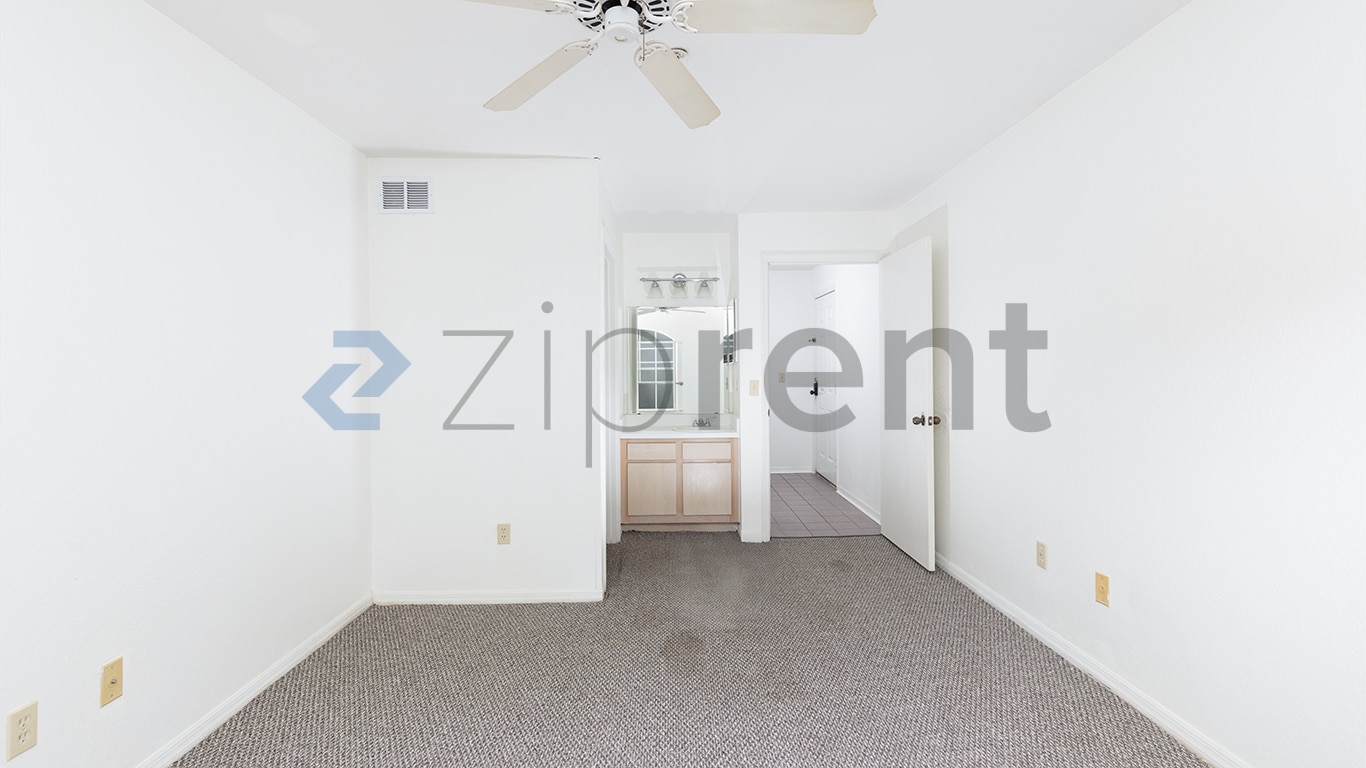 Building Photo - Unit 931