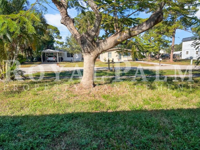 Building Photo - 1918 Grace Ave