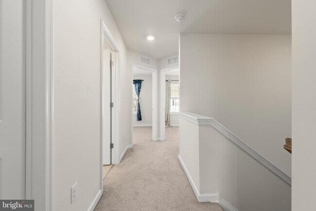 Building Photo - 14 Lilac Cir