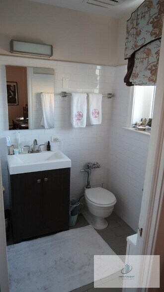 Building Photo - 534 W Stratford Pl