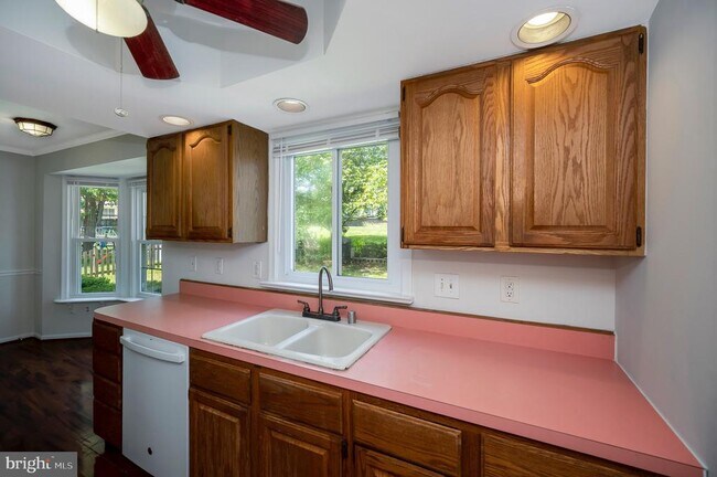 Building Photo - 5063 Tara Dr