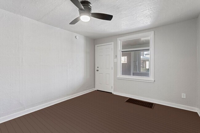 Building Photo - 115 River Ave
