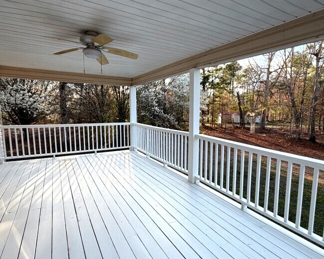 Building Photo - Spacious 5 bedroom 2 and a half bath home in Ringgold, GA