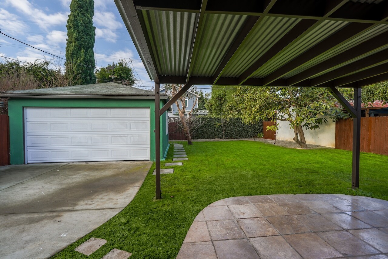 Building Photo - 2587 S Westgate Ave