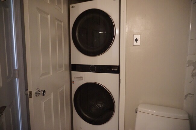 Building Photo - 1200 Braddock Pl