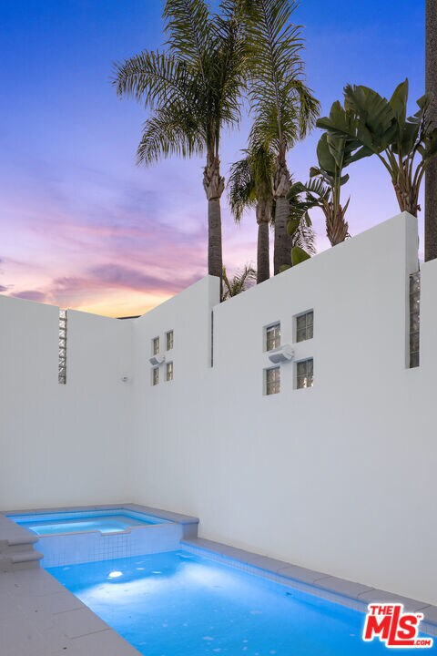 Building Photo - 2231 Sunset Plaza Dr