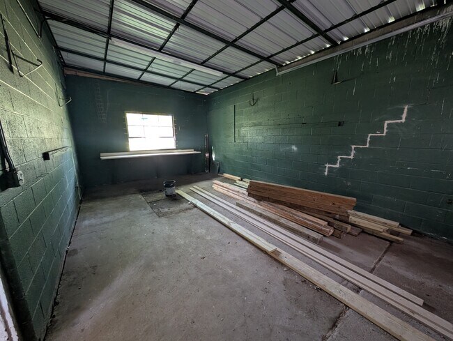 Building Photo - 430 E Brockett St